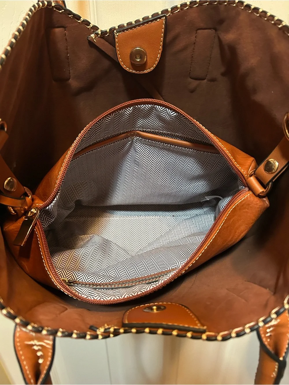 Natural Brown Vegan Leather Shoulder Bag w/large accessory bag 12”x 16” Pristine